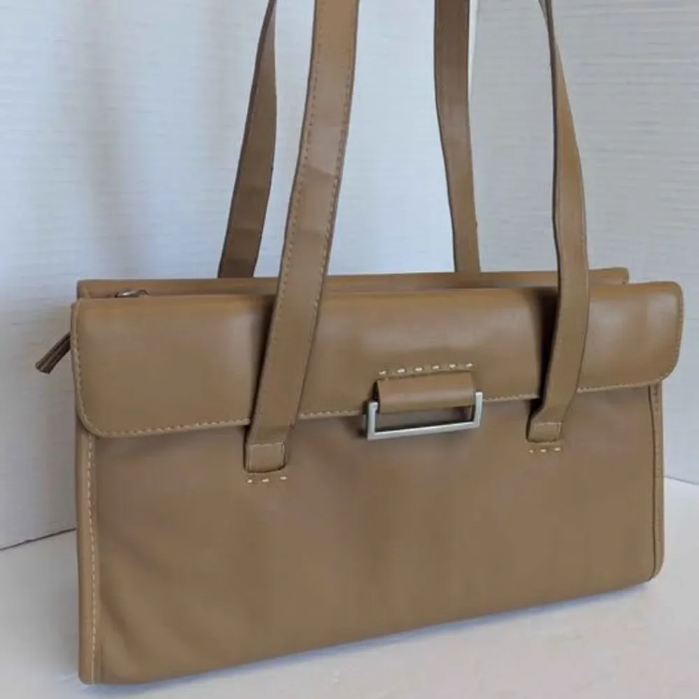 Cherokee Tan Leather Footed Flap Purse Shoulder Bag for Women 12x7.5x4